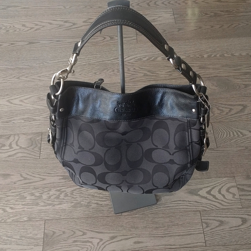 Beautiful grey/black shoulder bag by Coach 🍀